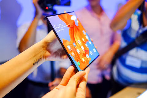 Chi tiết Huawei Mate X màn hình gập vừa về Việt Nam