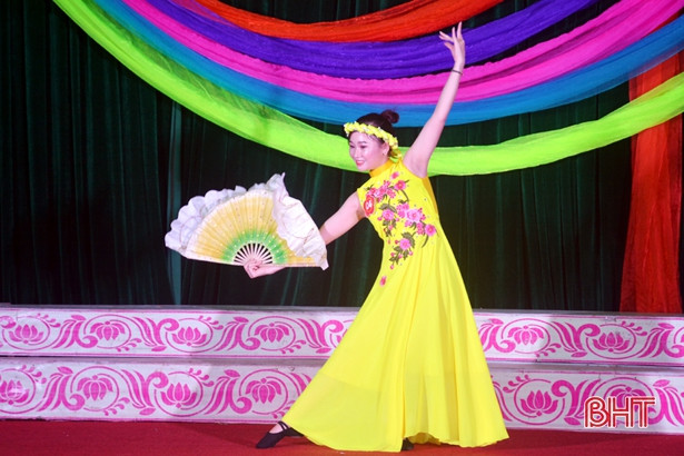 Hội thi “Nữ công sở tài năng, duyên dáng” tôn vinh vẻ đẹp nữ CNVC-LĐ