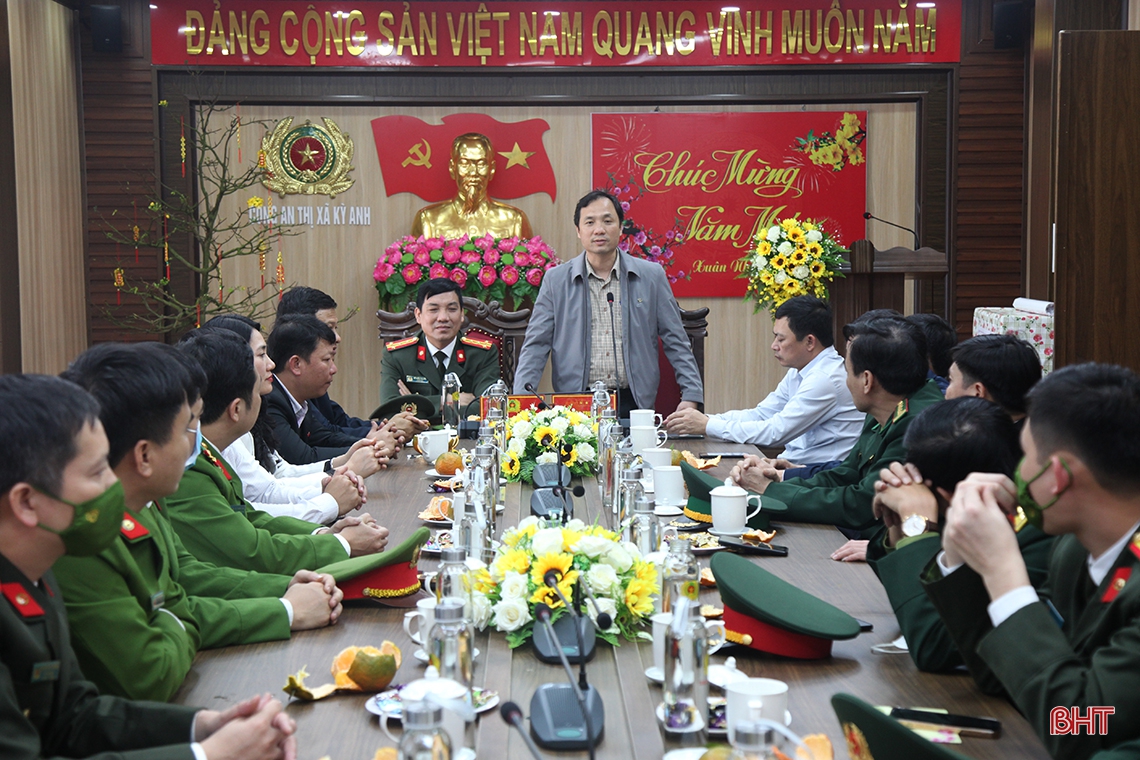Bí thư Tỉnh ủy Hà Tĩnh kiểm tra công tác sẵn sàng chiến đấu và chúc tết lực lượng vũ trang ở TX Kỳ Anh
