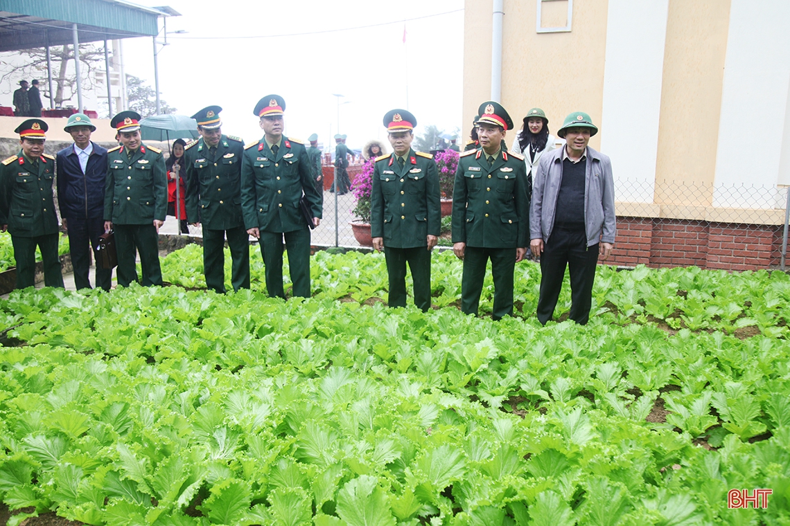 Lãnh đạo Quân khu 4, tỉnh Hà Tĩnh kiểm tra công tác sẵn sàng chiến đấu và chúc tết tại đảo Sơn Dương