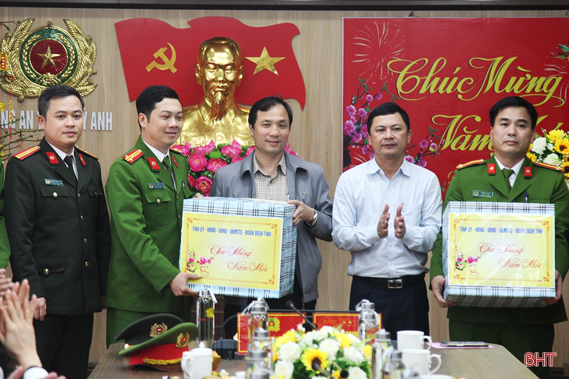 Bí thư Tỉnh ủy Hà Tĩnh kiểm tra công tác sẵn sàng chiến đấu và chúc tết lực lượng vũ trang ở TX Kỳ Anh