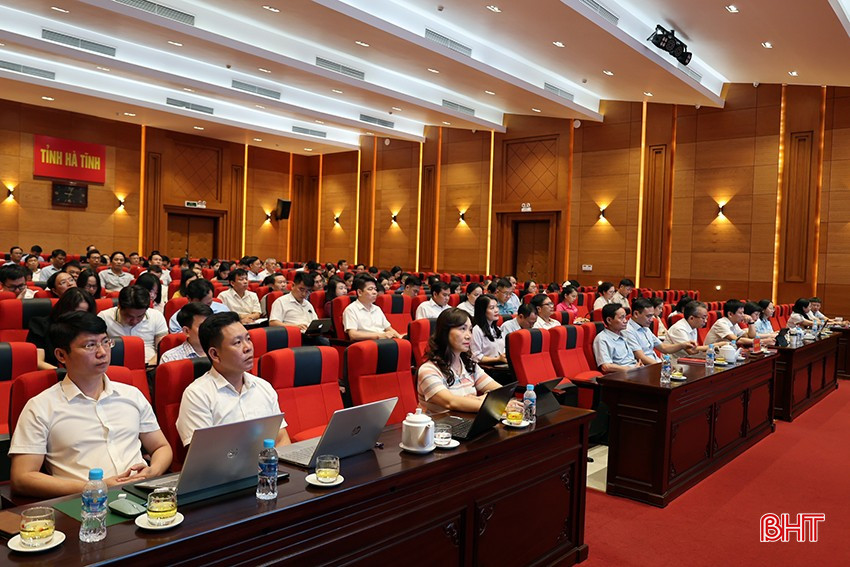 Chủ nhiệm Ủy ban Kiểm tra Tỉnh ủy Hà Văn Trọng và các đại biểu tham dự hội nghị tại điểm cầu Hà Tĩnh