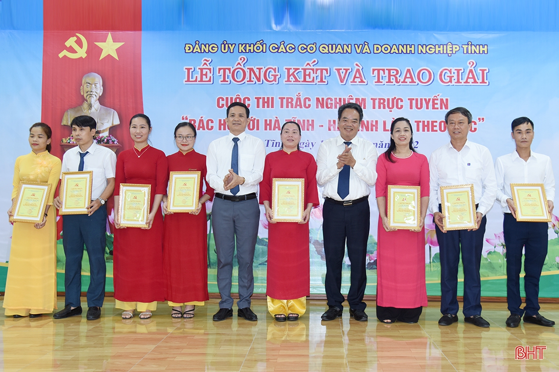 Trao 47 giải thưởng Cuộc thi trắc nghiệm trực tuyến “Bác Hồ với Hà Tĩnh - Hà Tĩnh làm theo Bác”