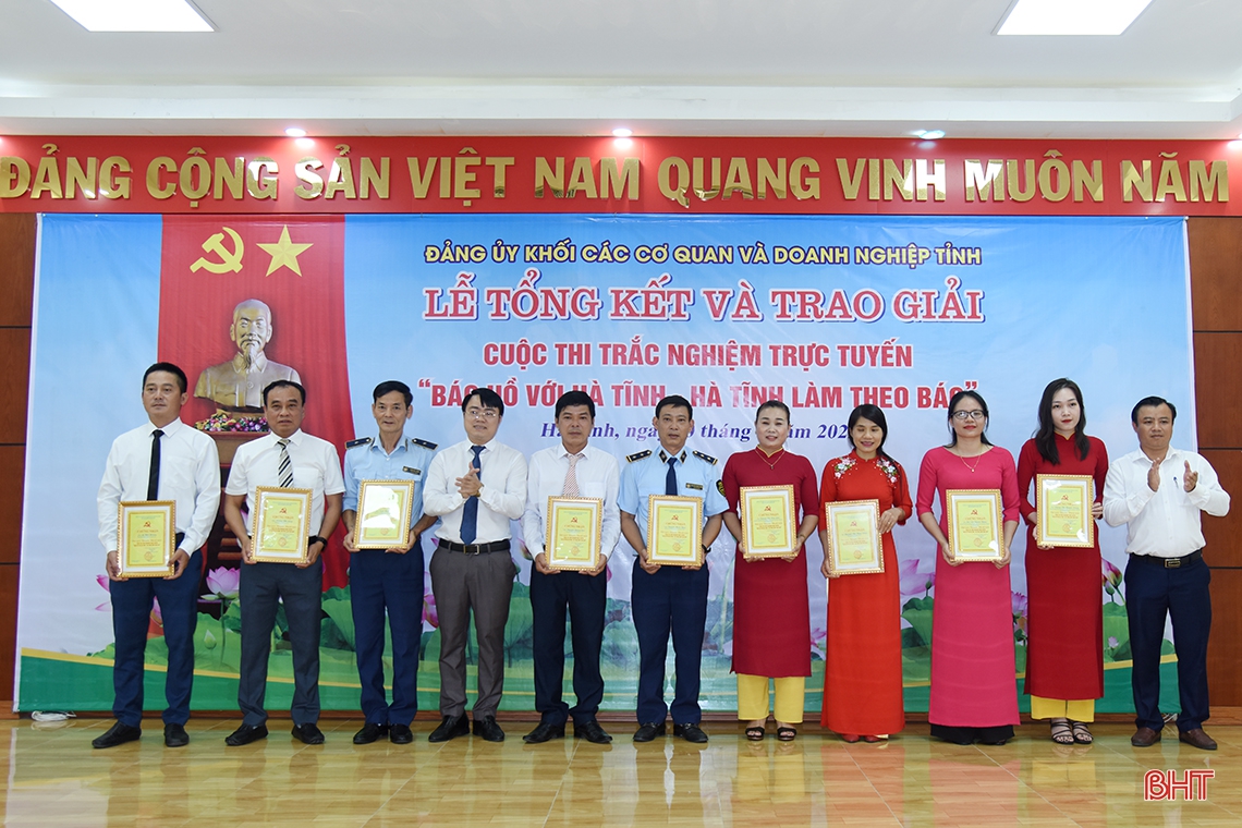 Trao 47 giải thưởng Cuộc thi trắc nghiệm trực tuyến “Bác Hồ với Hà Tĩnh - Hà Tĩnh làm theo Bác”