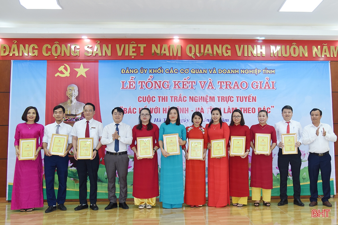 Trao 47 giải thưởng Cuộc thi trắc nghiệm trực tuyến “Bác Hồ với Hà Tĩnh - Hà Tĩnh làm theo Bác”