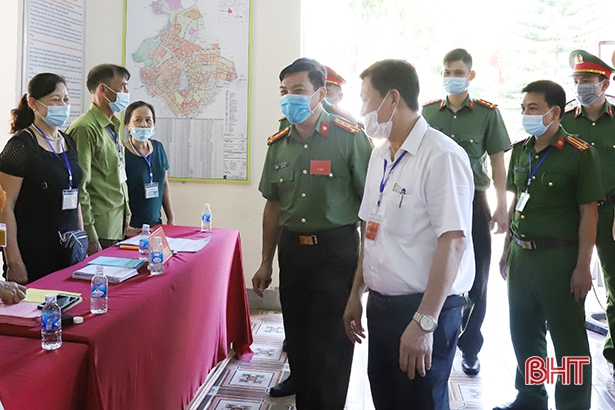 Lãnh đạo Hà Tĩnh kiểm tra công tác bầu cử, động viên cử tri tại các khu vực bỏ phiếu