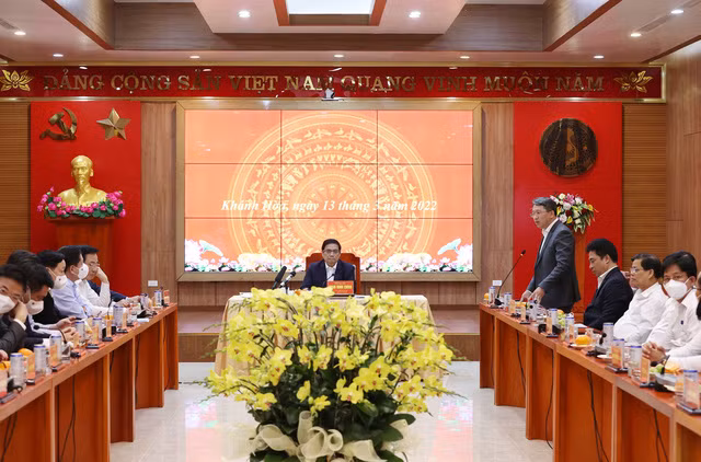 Quy hoạch, xây dựng Trường Sa thành trung tâm KT-VH-XH trên biển của cả nước, thành trì vững chắc bảo vệ chủ quyền Tổ quốc