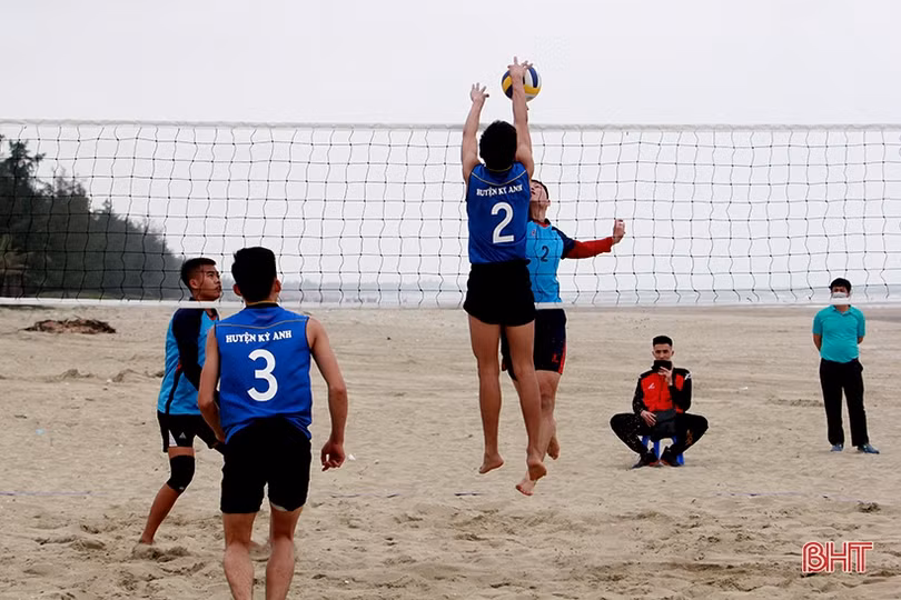 Đội nữ TX Kỳ Anh và nam huyện Kỳ Anh giành giải nhất bóng chuyền bãi biển 2022