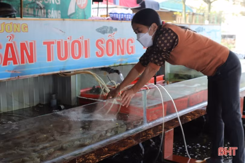 Các cơ sở kinh doanh ở phố biển Thiên Cầm tân trang đón mùa du lịch mới
