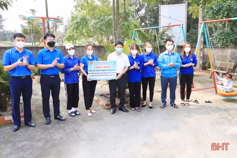Tuổi trẻ Hà Tĩnh sôi nổi hưởng ứng ngày cao điểm xây dựng nông thôn mới
