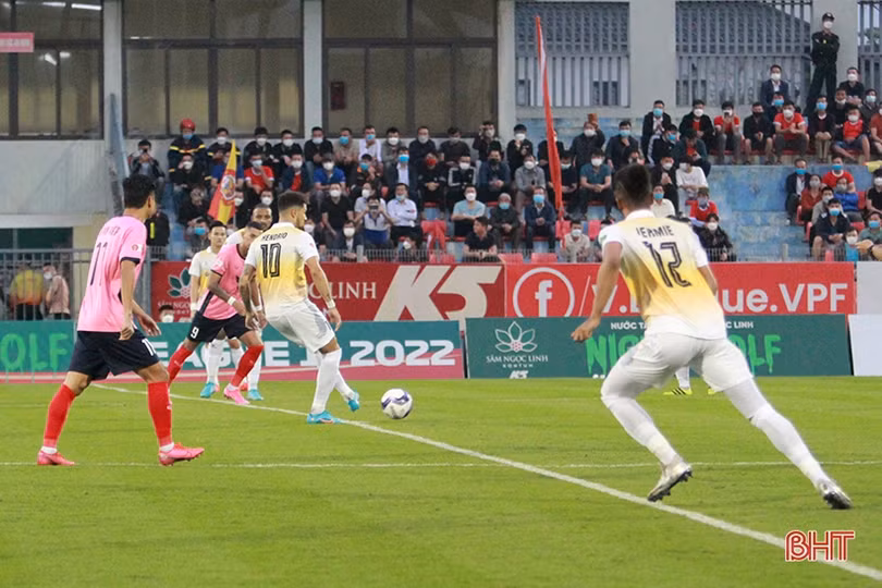 Thi đấu nỗ lực, Hồng Lĩnh Hà Tĩnh vẫn bại trận 1-3 trước đội khách Bình Định