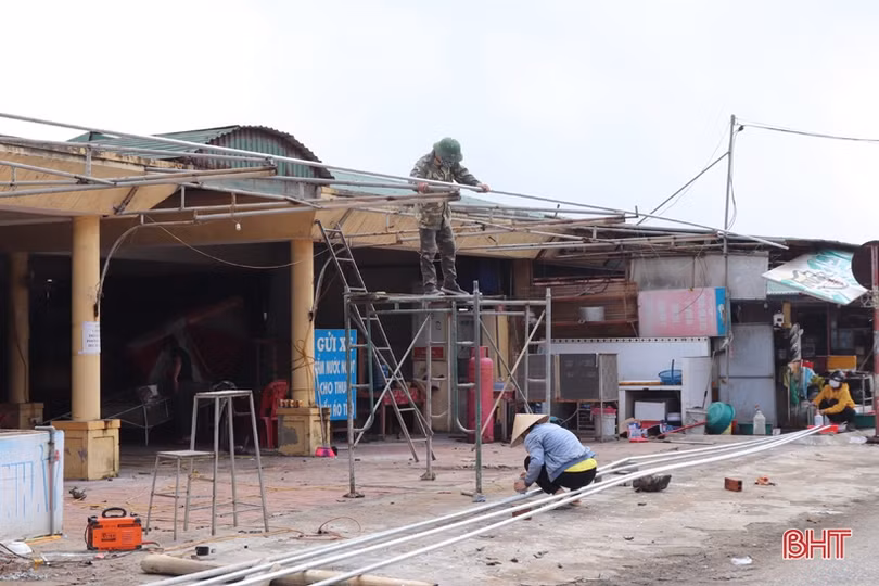 Các cơ sở kinh doanh ở phố biển Thiên Cầm tân trang đón mùa du lịch mới