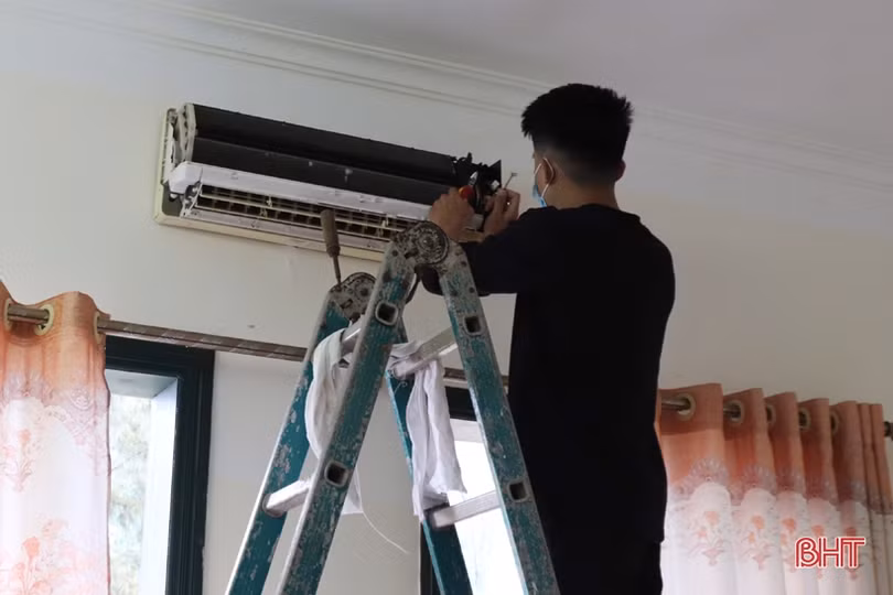 Các cơ sở kinh doanh ở phố biển Thiên Cầm tân trang đón mùa du lịch mới
