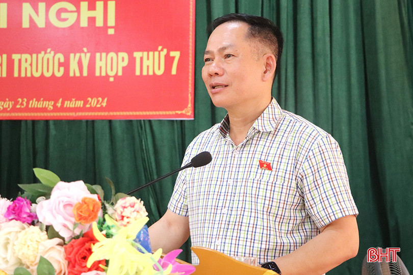 Đại biểu Trần Đình Gia - Phó Trưởng đoàn chuyên trách Đoàn ĐBQH tỉnh Hà Tĩnh tiếp thu, giải trình các ý kiến, kiến nghị của cử tri.
