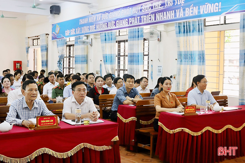 Đại biểu tham dự hội nghị tiếp xúc cử tri.