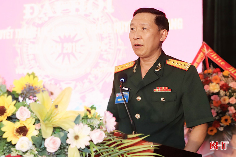 Đại tá Võ Quang Thiện - Chính uỷ Bộ CHQS tỉnh phát biểu chỉ đạo đại hội.