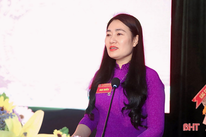 Đồng chí Nguyễn Thị Việt Hà - Bí thư Huyện ủy, Bí thư Đảng ủy Quân sự huyện bế mạc đại hội.