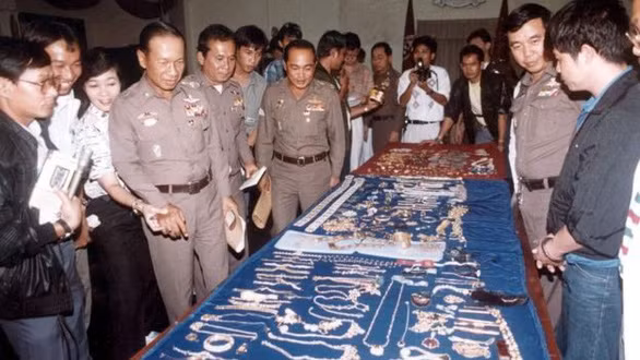 Bí ẩn viên kim cương xanh bị đánh cắp của ông hoàng Saudi - Ảnh 3.