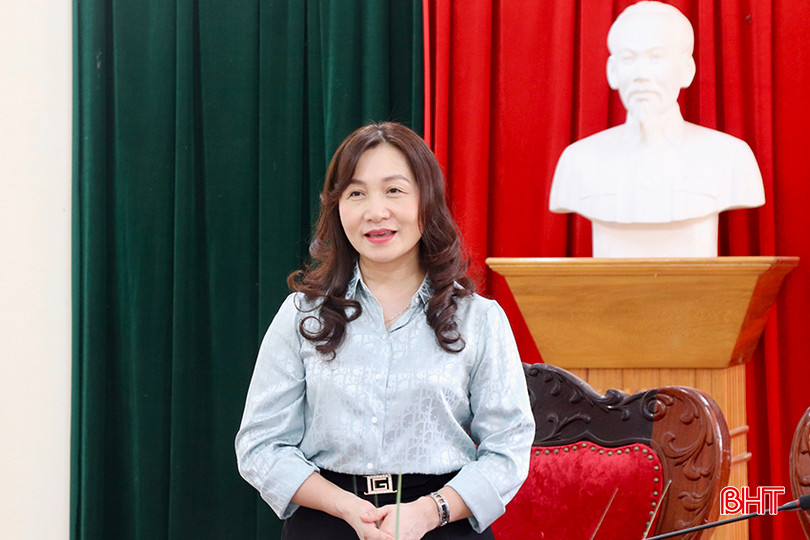 Phó Trưởng ban Thường trực Ban Dân vận Tỉnh ủy Nguyễn Thị Mai Thuỷ phát biểu chỉ đạo hội nghị.
