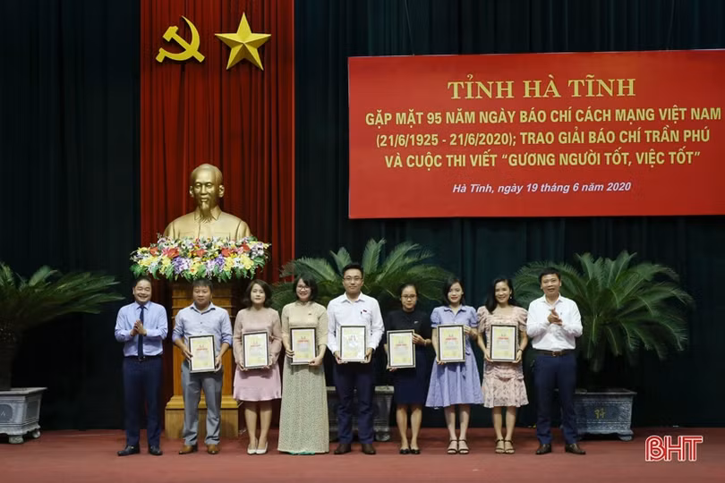 Hà Tĩnh vinh danh 50 tác phẩm đạt Giải Báo chí Trần Phú và “Gương người tốt, việc tốt”