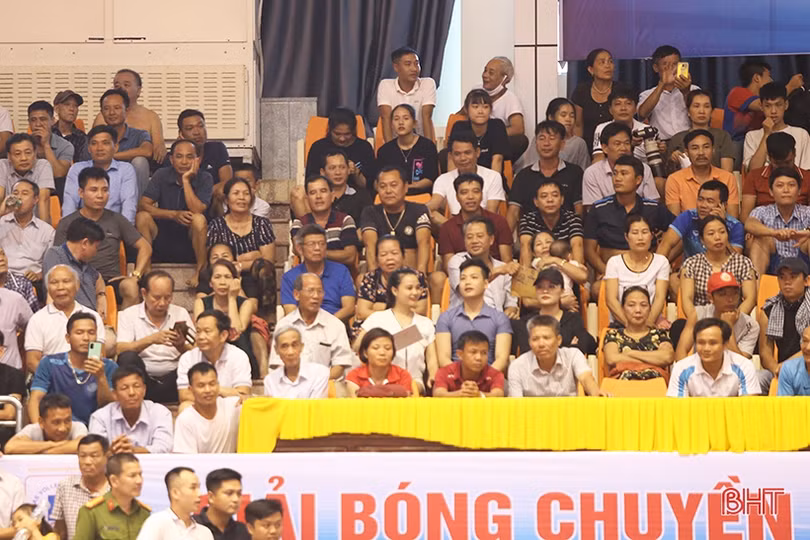 Đội bóng chuyền Hà Tĩnh thua đầy tiếc nuối trước Sannest Khánh Hòa