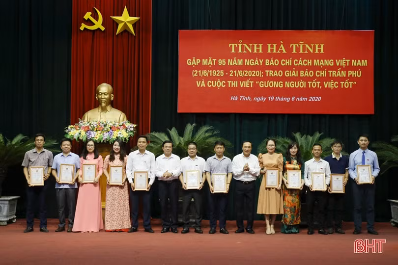Hà Tĩnh vinh danh 50 tác phẩm đạt Giải Báo chí Trần Phú và “Gương người tốt, việc tốt”