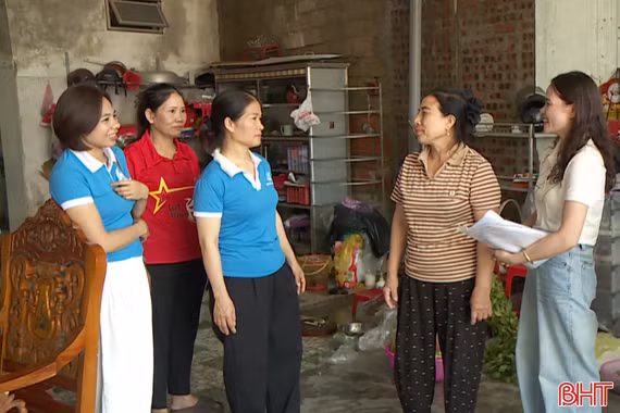 Nữ trưởng thôn vượt lên nghịch cảnh 