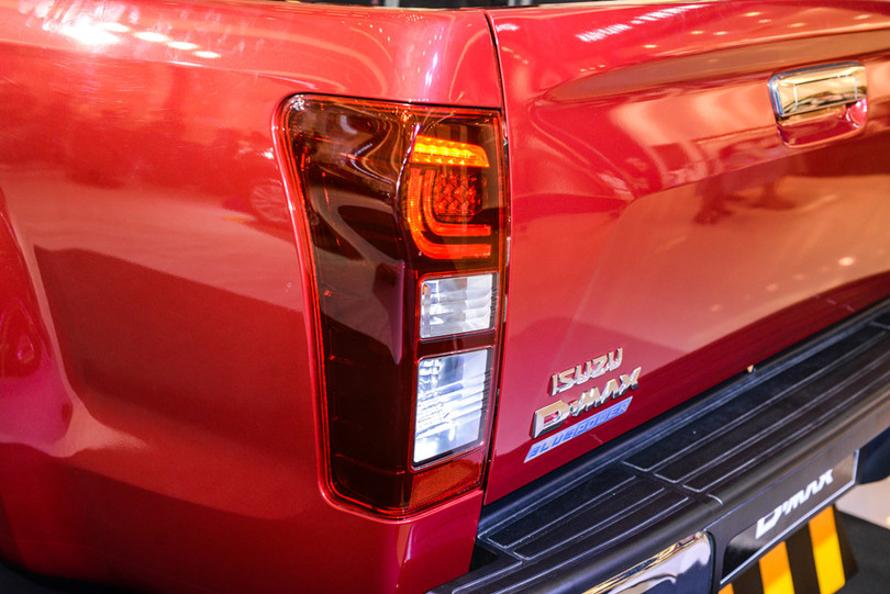 Chi tiết mẫu bán tải Isuzu D-Max 2018 vừa ra mắt tại VN hình ảnh 5 Chi tiết mẫu bán tải Isuzu D-Max 2018 vừa ra mắt tại Việt Nam