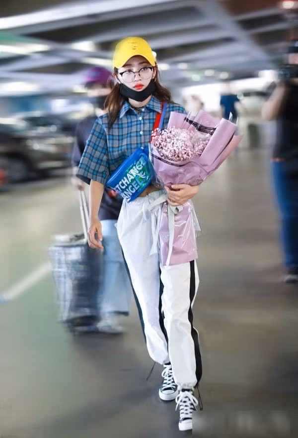 Ngày thu mà không diện áo sơ mi ngắn tay “chất như nước cất” này thì quá phí