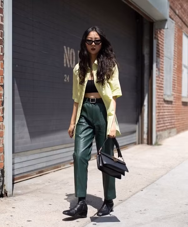 Ngày thu mà không diện áo sơ mi ngắn tay “chất như nước cất” này thì quá phí