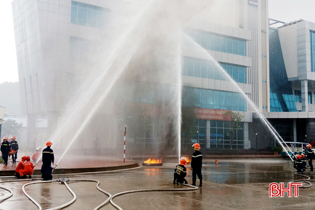 Thực hành phương án cứu hỏa khi cháy Nhà máy Nhiệt điện Vũng Áng