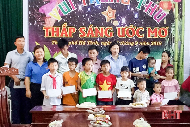 Trung thu yêu thương cho trẻ em khiếm thị Hà Tĩnh