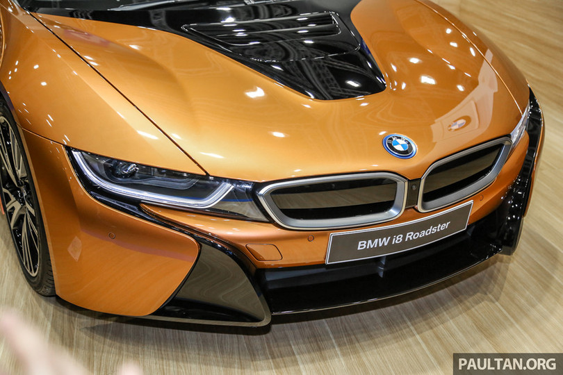 Siêu xe BMW i8 Roadster đầu tiên cập bến Malaysia