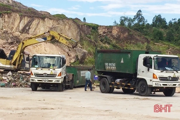 Vận chuyển 340 tấn rác tại bãi rác Phượng Thành đi xử lý