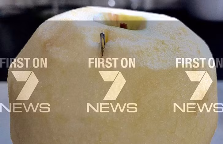 Sau dâu tây, Australia lại phát hiện thấy kim khâu trong quả táo