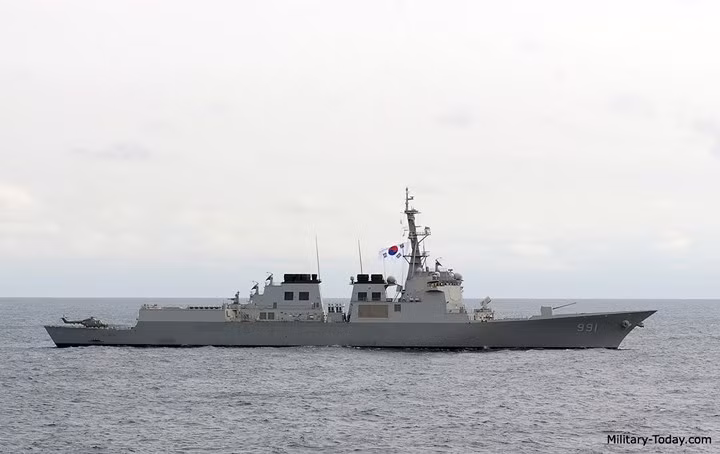 Sức mạnh đáng gờm của tàu khu trục Sejong Đại đế