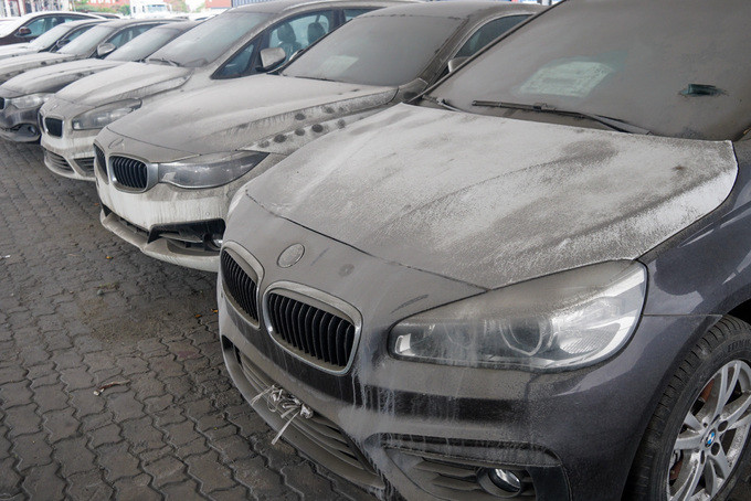 Dàn xe BMW hơn 3 triệu USD xuống cấp sau 2 năm phơi nắng Sài Gòn