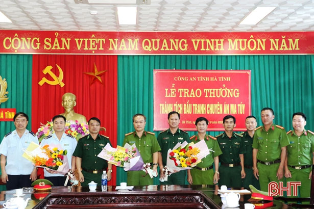 Huyện Hương Sơn khen thưởng các tập thể, cá nhân phá chuyên án ma túy T1218