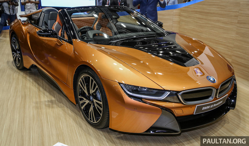Siêu xe BMW i8 Roadster đầu tiên cập bến Malaysia