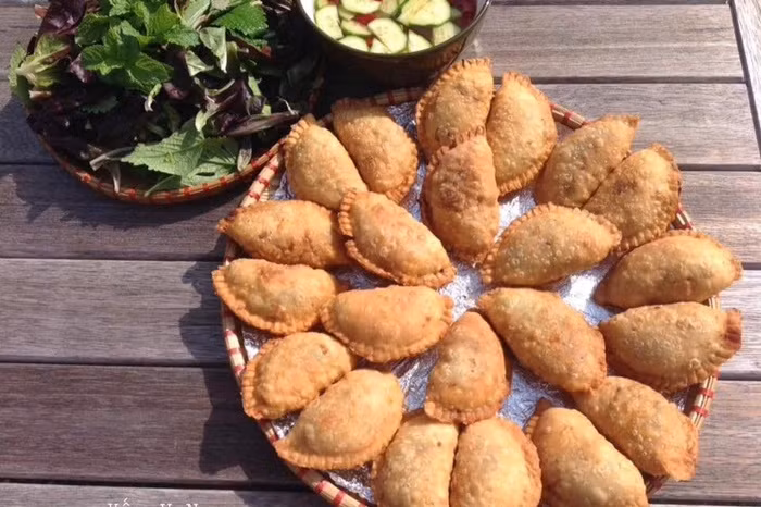 Tuyệt chiêu làm bánh gối giòn tan, thơm phức, cả nhà chén hết veo