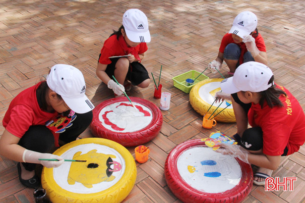 Học sinh tiểu học biến phế liệu thành sản phẩm thân thiện với môi trường