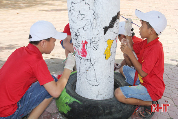 Học sinh tiểu học biến phế liệu thành sản phẩm thân thiện với môi trường