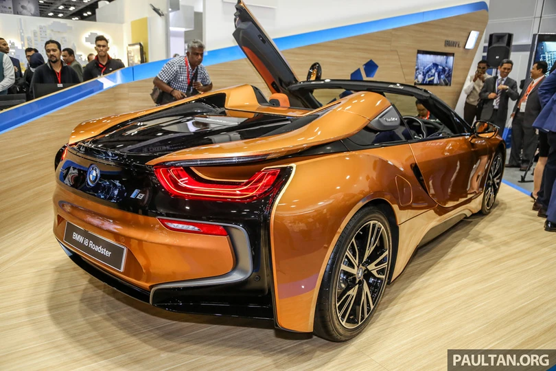 Siêu xe BMW i8 Roadster đầu tiên cập bến Malaysia