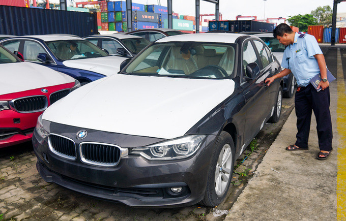 Dàn xe BMW hơn 3 triệu USD xuống cấp sau 2 năm phơi nắng Sài Gòn