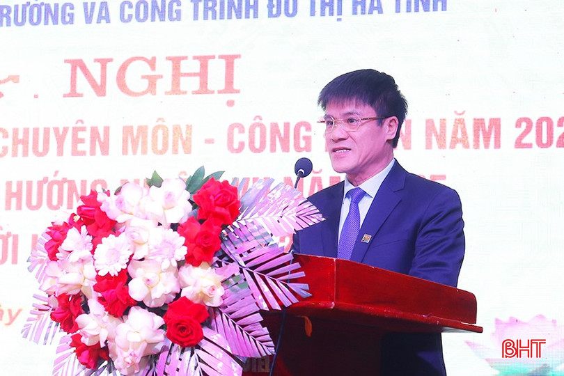 Giám đốc Công ty CP Môi trường và Công trình đô thị Hà Tĩnh Nguyễn Duy Bằng triển khai nhiệm vụ năm 2025. bqbht_br_img-0877-2801.jpg