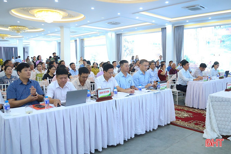 Các đại biểu tham gia diễn đàn Khuyến nông @ Nông nghiệp với chủ đề: “Xúc tiến thương mại tiêu thụ bưởi Phúc Trạch sản xuất đạt tiêu chuẩn hữu cơ”. bqbht_br_img-0362.jpg