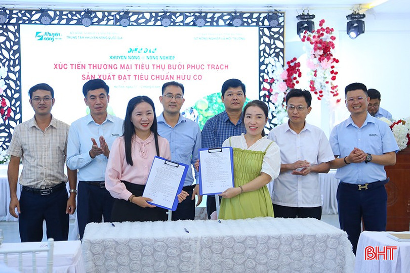 Lễ ký kết hợp đồng tiêu thụ sản phẩm bưởi hữu cơ giữa các doanh nghiệp, HTX với hộ sản xuất bưởi Phúc Trạch. bqbht_br_img-0537-2929.jpg