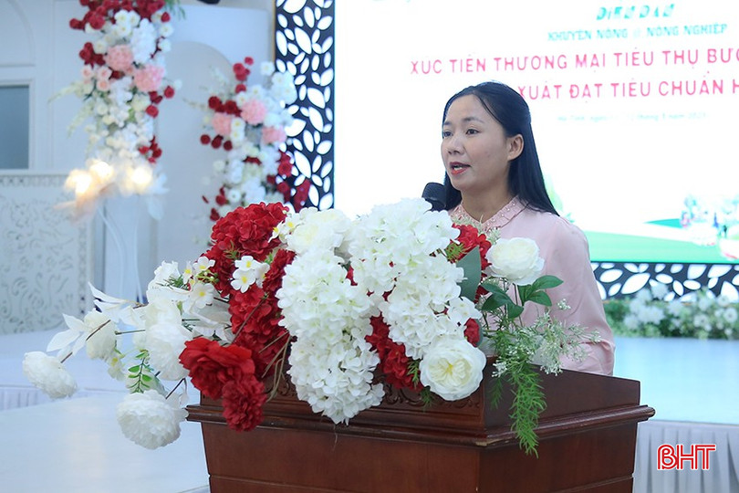 Bà Lê Thị Cẩm Vân - Đại diện HTX Nông nghiệp và Dịch vụ Thảo Vân tham gia thảo luận tại diễn đàn. bqbht_br_img-0445.jpg