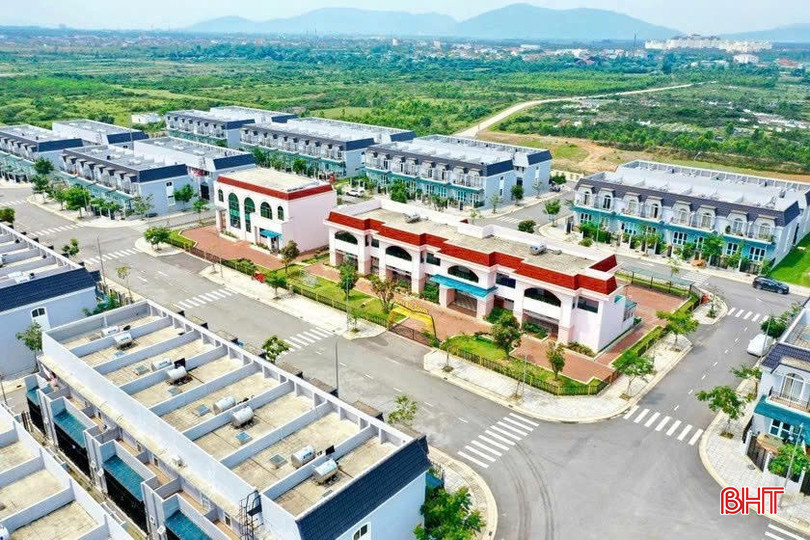 Trên địa bàn TX Kỳ Anh có nhiều dự án, đảm bảo khi hoàn thiện, đưa vào hoạt động sẽ làm thay đổi diện mạo nhà ở cho công nhân so với hiện nay. Trong ảnh: Khu kí túc xá hiện đại của Công ty TNHH Gang thép Hưng Nghiệp Formosa Hà Tĩnh. bqbht_br_z6736011923769-e8754aef58e6aeaccdc96df1645f8b1e.jpg