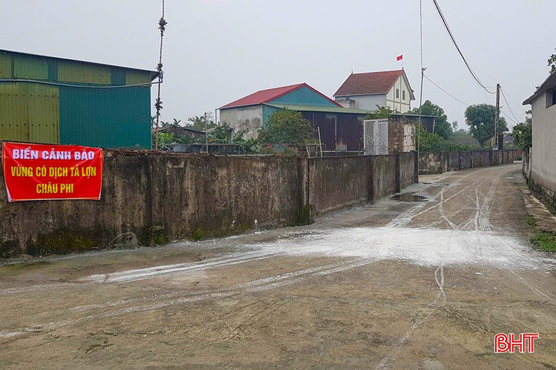 Các biển cảnh báo vùng có dịch được thiết lập góp phần hạn chế dịch tả lợn châu Phi lây lan. bqbht_br_z6310841093399-78e18dab95d6b9073e180d76a7c14351.jpg